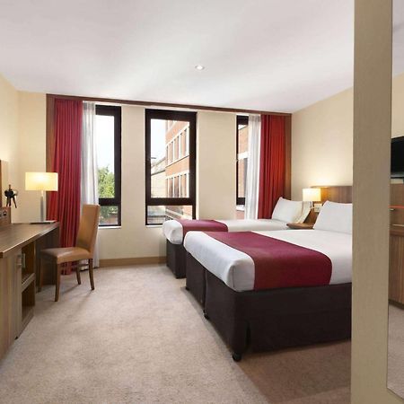 Ramada Hounslow - Heathrow East Εξωτερικό φωτογραφία