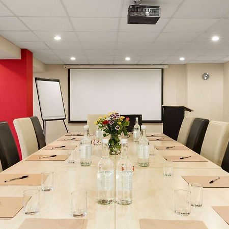 Ramada Hounslow - Heathrow East Εξωτερικό φωτογραφία