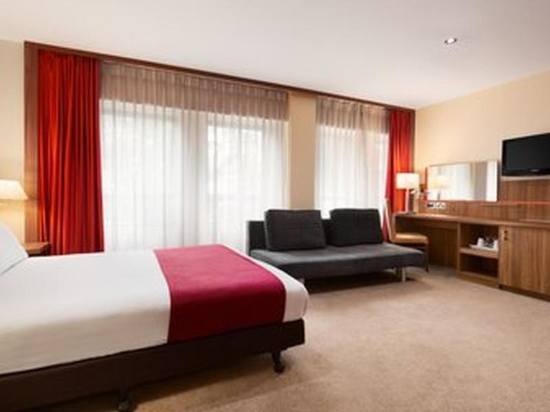 Ramada Hounslow - Heathrow East Εξωτερικό φωτογραφία