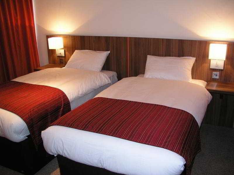 Ramada Hounslow - Heathrow East Ξενοδοχείο Δωμάτιο φωτογραφία