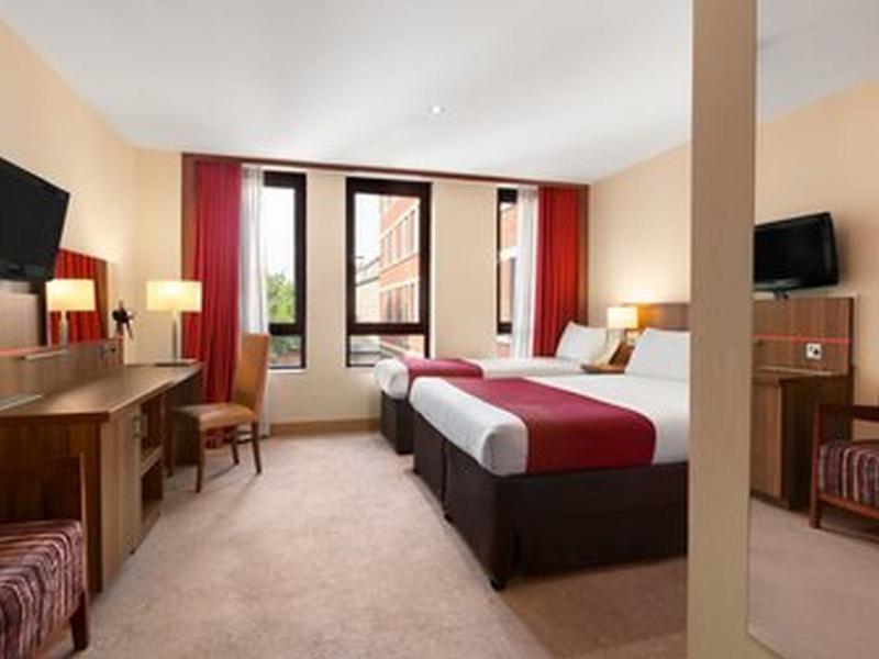 Ramada Hounslow - Heathrow East Εξωτερικό φωτογραφία