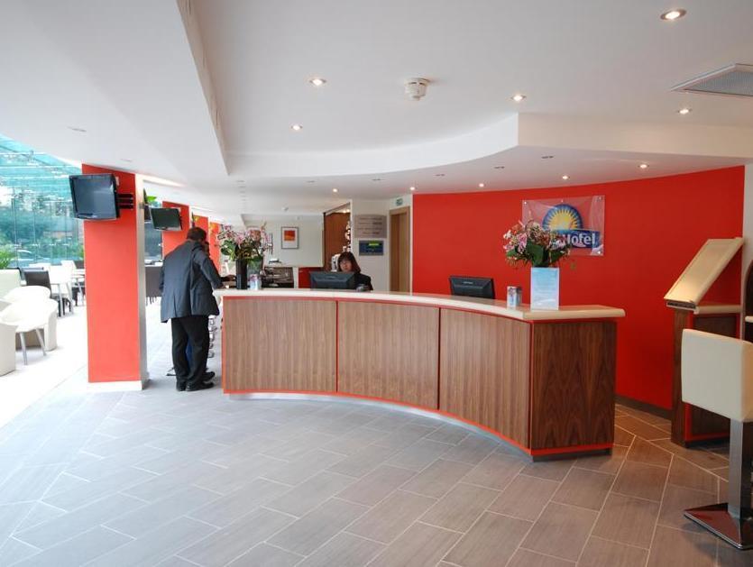 Ramada Hounslow - Heathrow East Εξωτερικό φωτογραφία