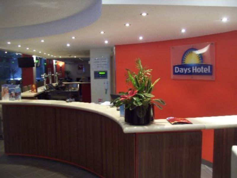 Ramada Hounslow - Heathrow East Εξωτερικό φωτογραφία