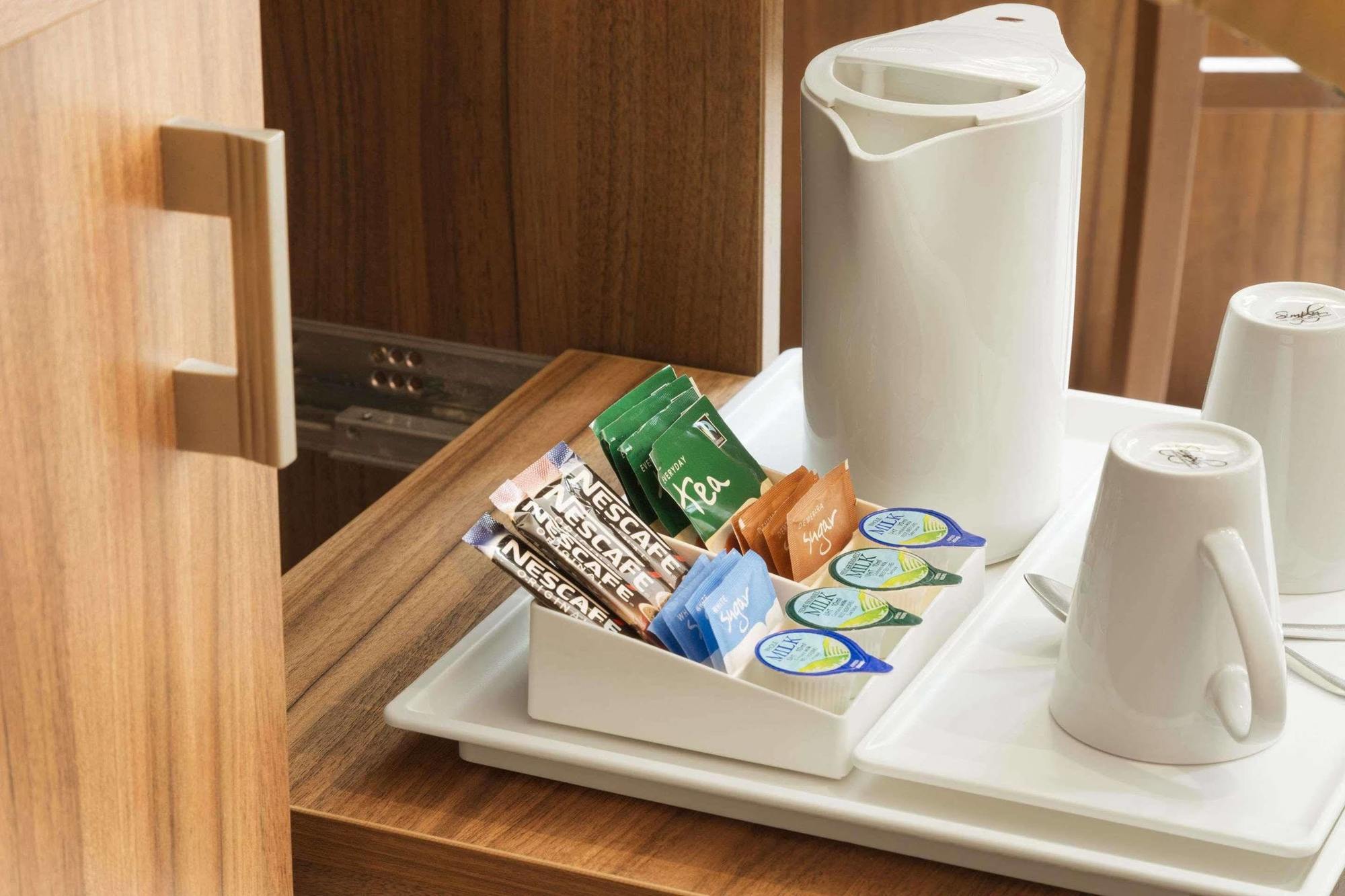 Ramada Hounslow - Heathrow East Εξωτερικό φωτογραφία