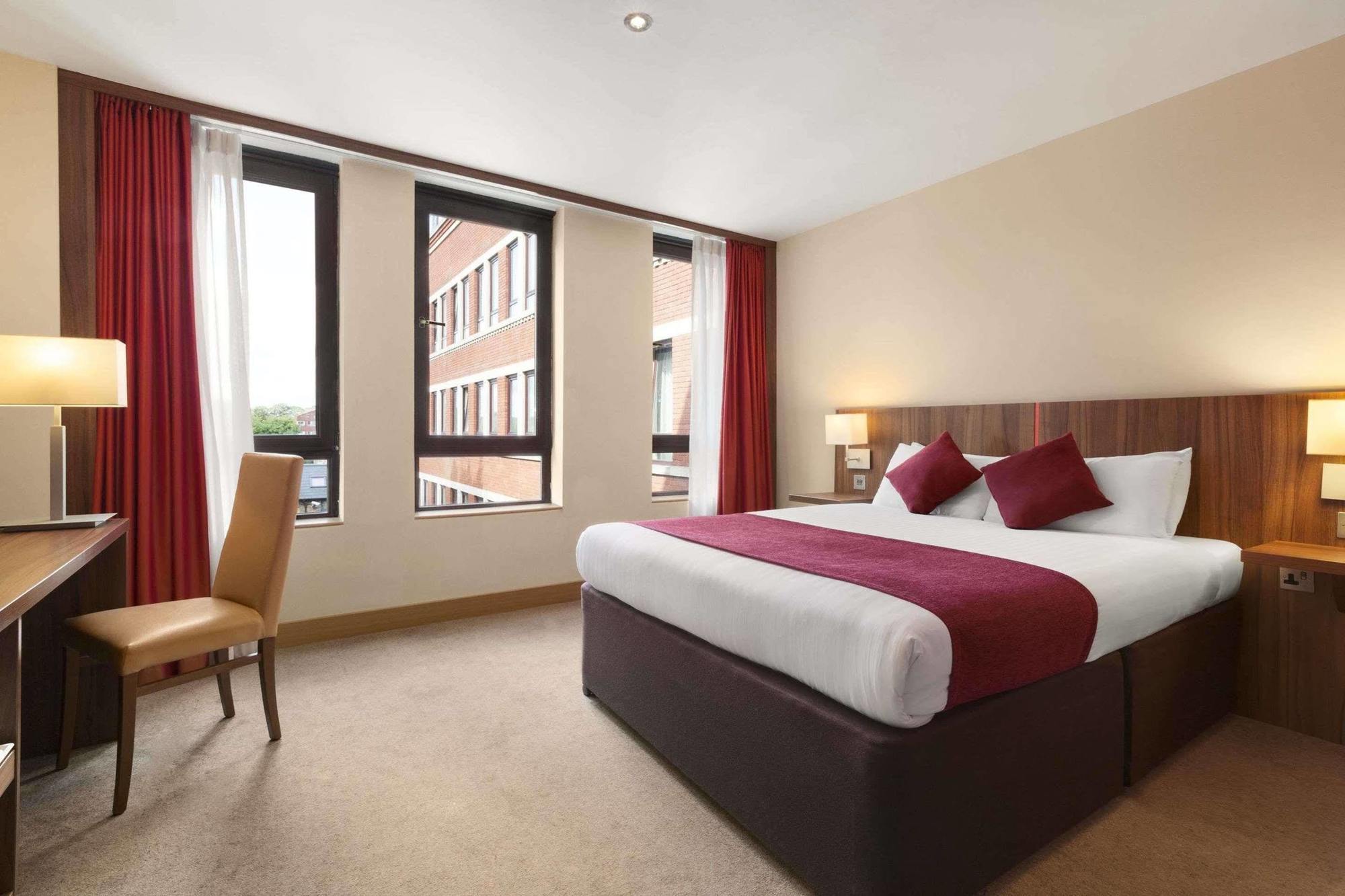 Ramada Hounslow - Heathrow East Εξωτερικό φωτογραφία