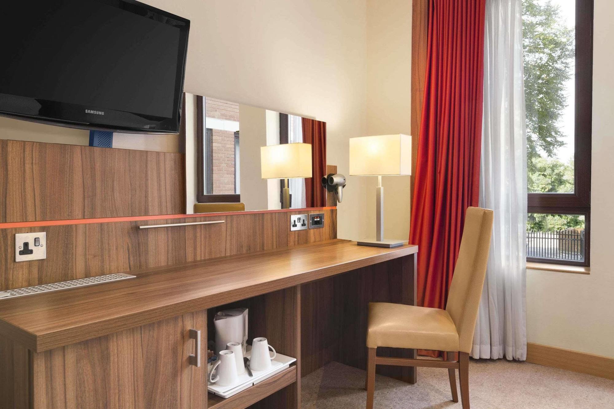 Ramada Hounslow - Heathrow East Ξενοδοχείο Εξωτερικό φωτογραφία