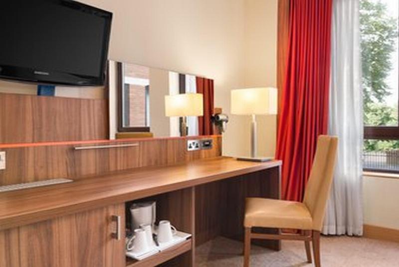 Ramada Hounslow - Heathrow East Εξωτερικό φωτογραφία