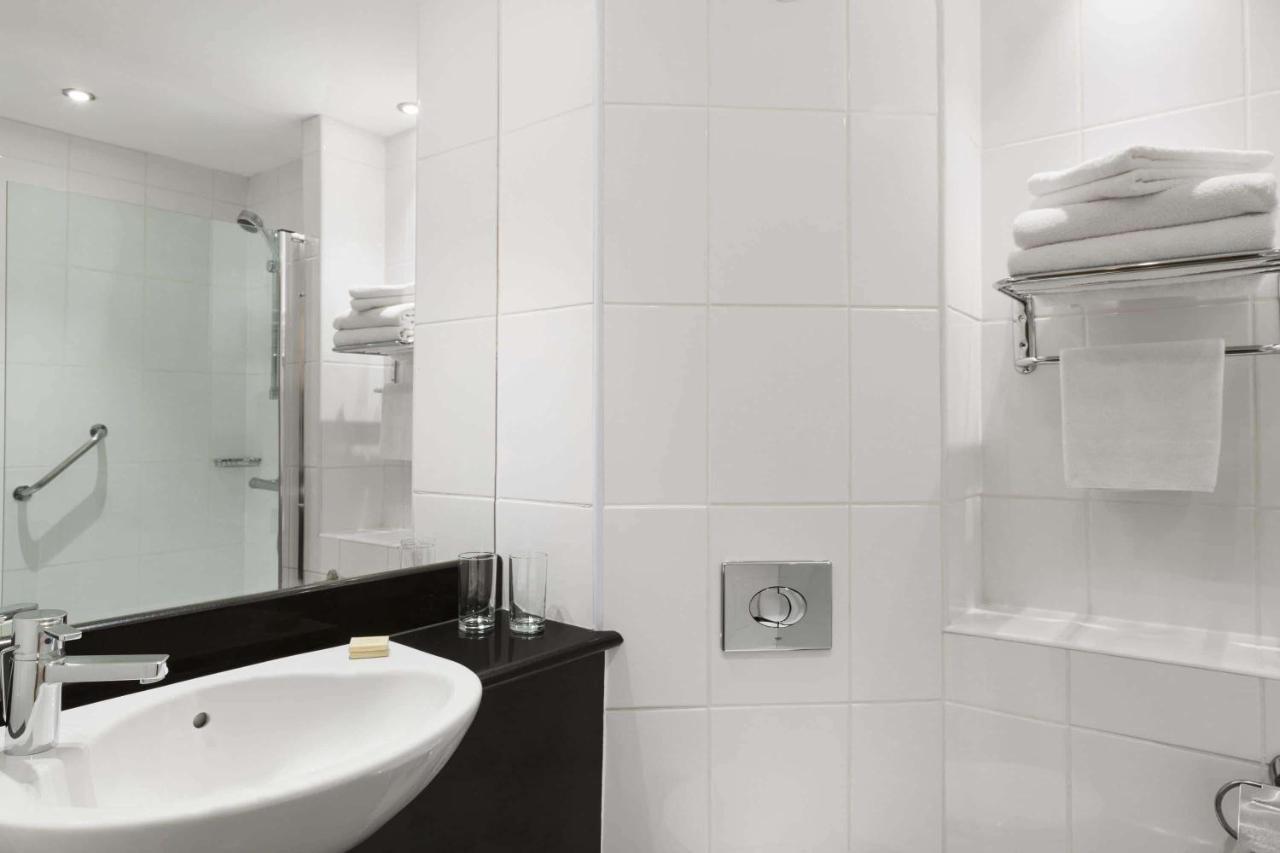 Ramada Hounslow - Heathrow East Εξωτερικό φωτογραφία