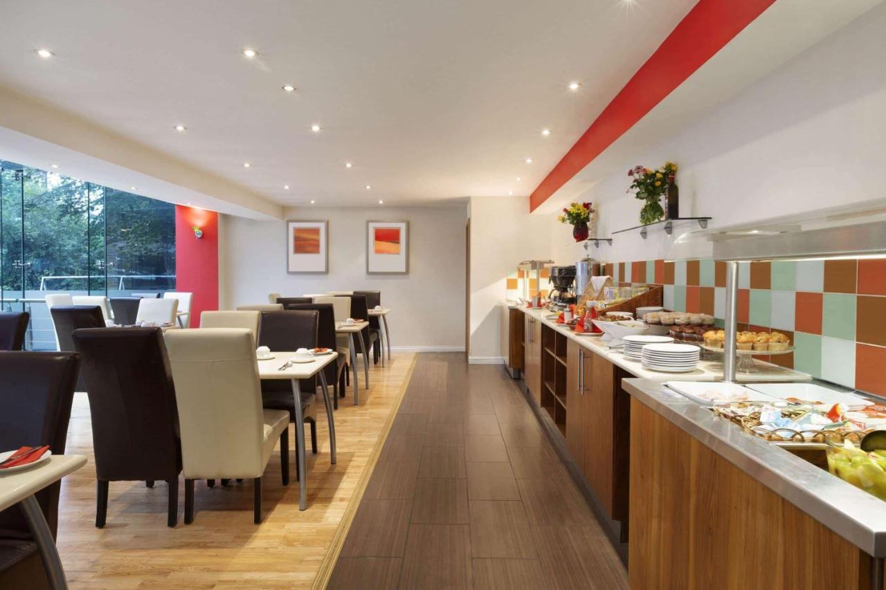 Ramada Hounslow - Heathrow East Εξωτερικό φωτογραφία