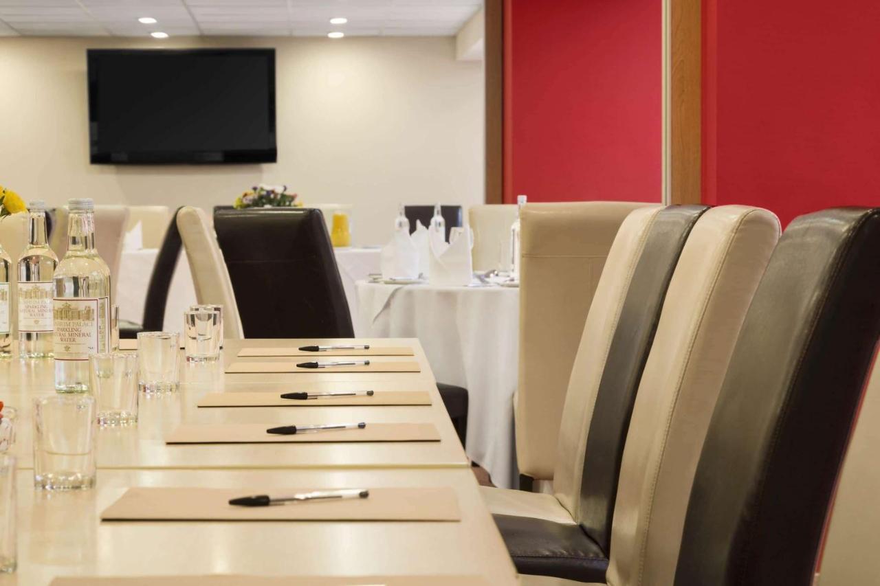 Ramada Hounslow - Heathrow East Εξωτερικό φωτογραφία