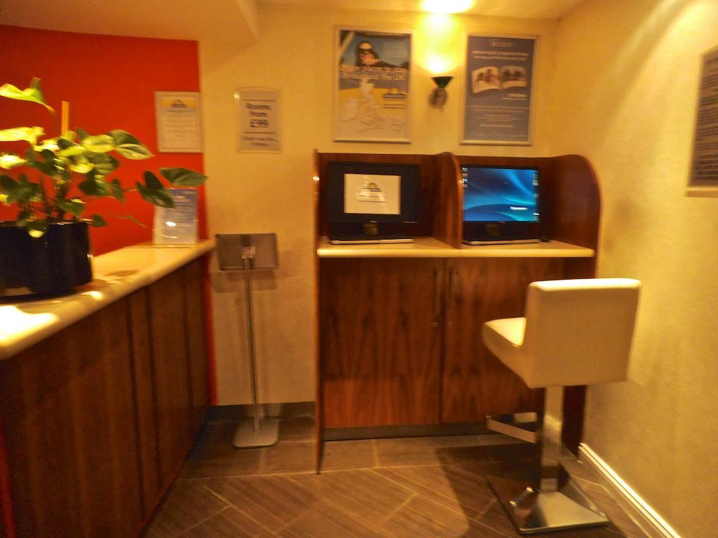 Ramada Hounslow - Heathrow East Εξωτερικό φωτογραφία