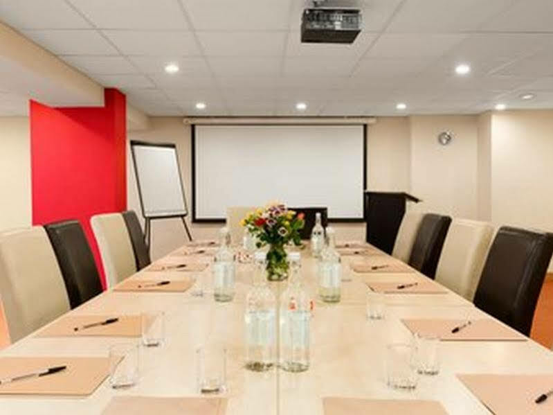 Ramada Hounslow - Heathrow East Εξωτερικό φωτογραφία