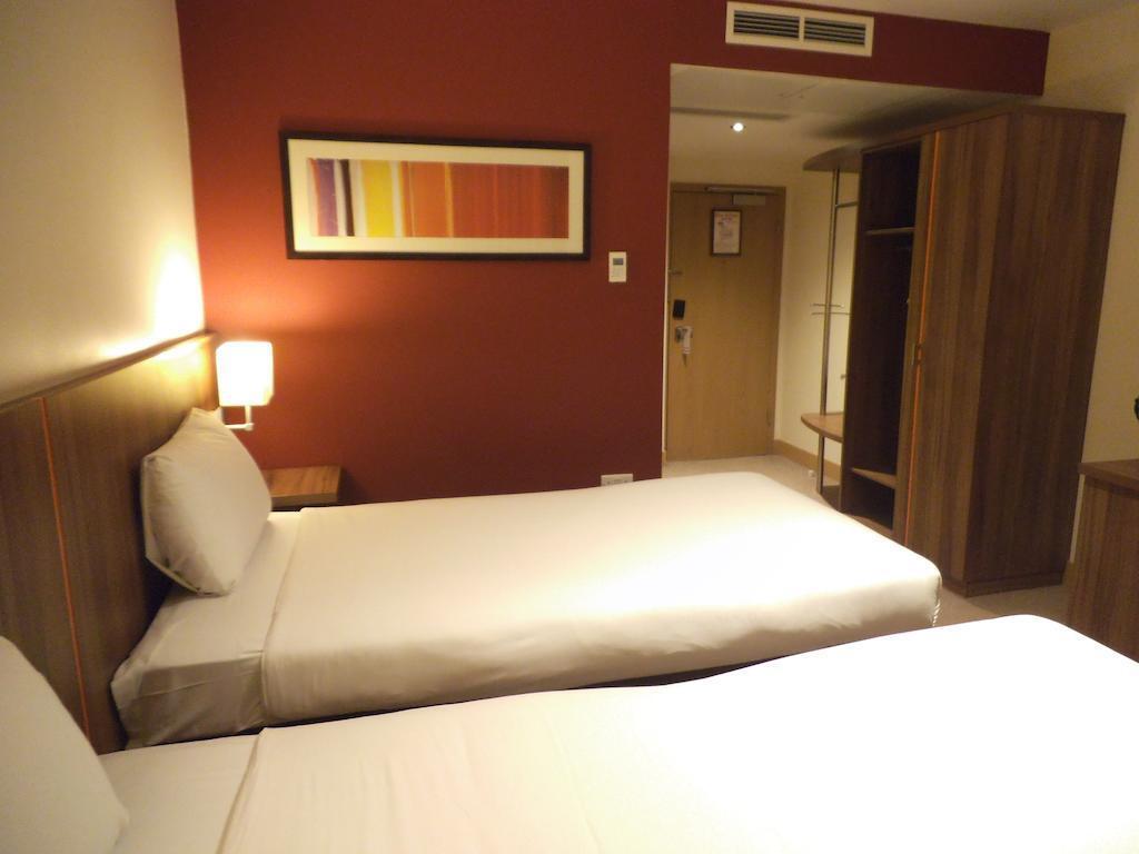 Ramada Hounslow - Heathrow East Εξωτερικό φωτογραφία