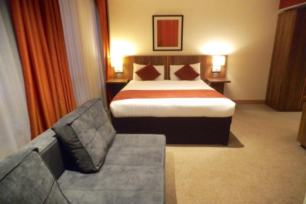 Ramada Hounslow - Heathrow East Εξωτερικό φωτογραφία